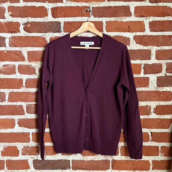 Amazon Essentials Classic V-Neck Cardigan – Size L - Picture 1 of 1